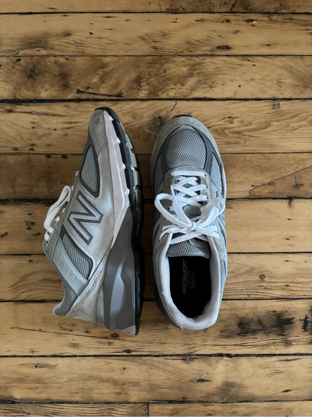 New Balance Women's 990V5 Silver and White Athletic Sneakers